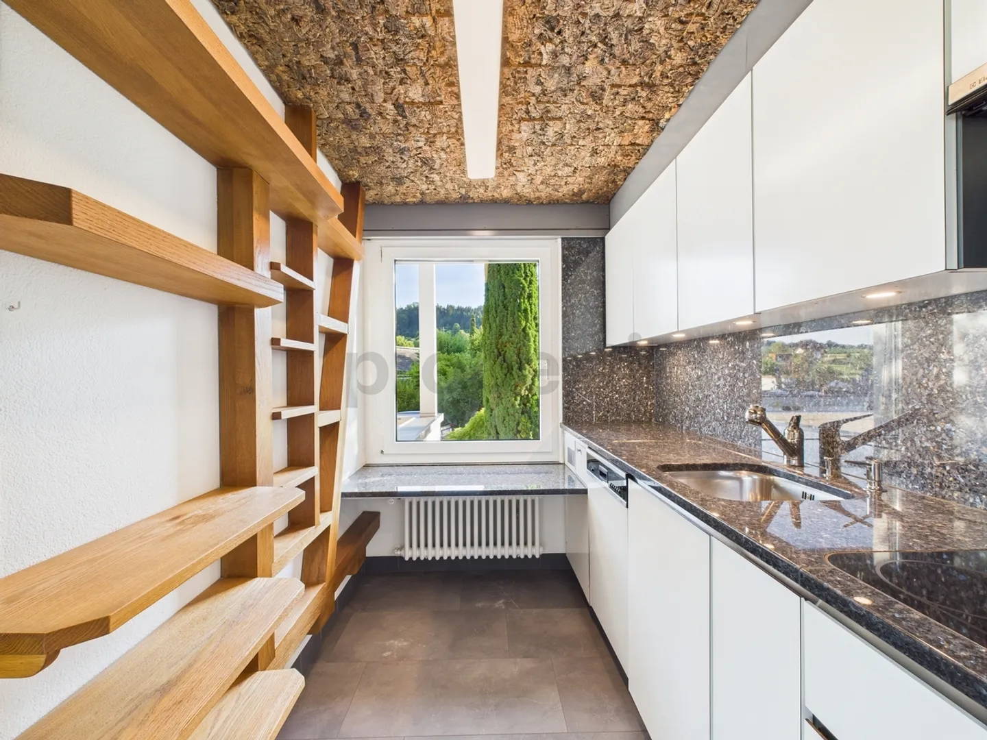 Casa unifamiliare con piscina, casa della piscina e molto spazio esterno - Foto 7 di 13