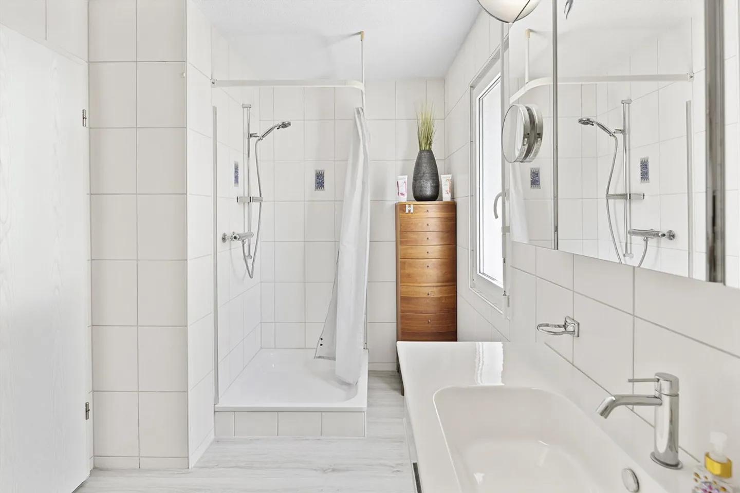 Spacious Family Oasis in a Central and Quiet Location - Photo 9 of 14
