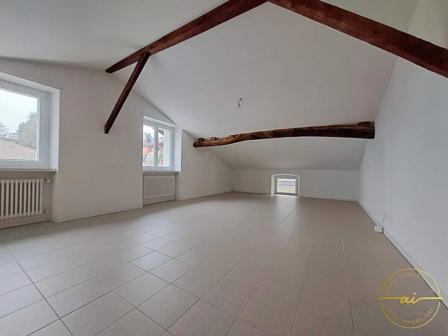 ATTIC AVEC 3.5 CHAMBRES - Photo 2 sur 9