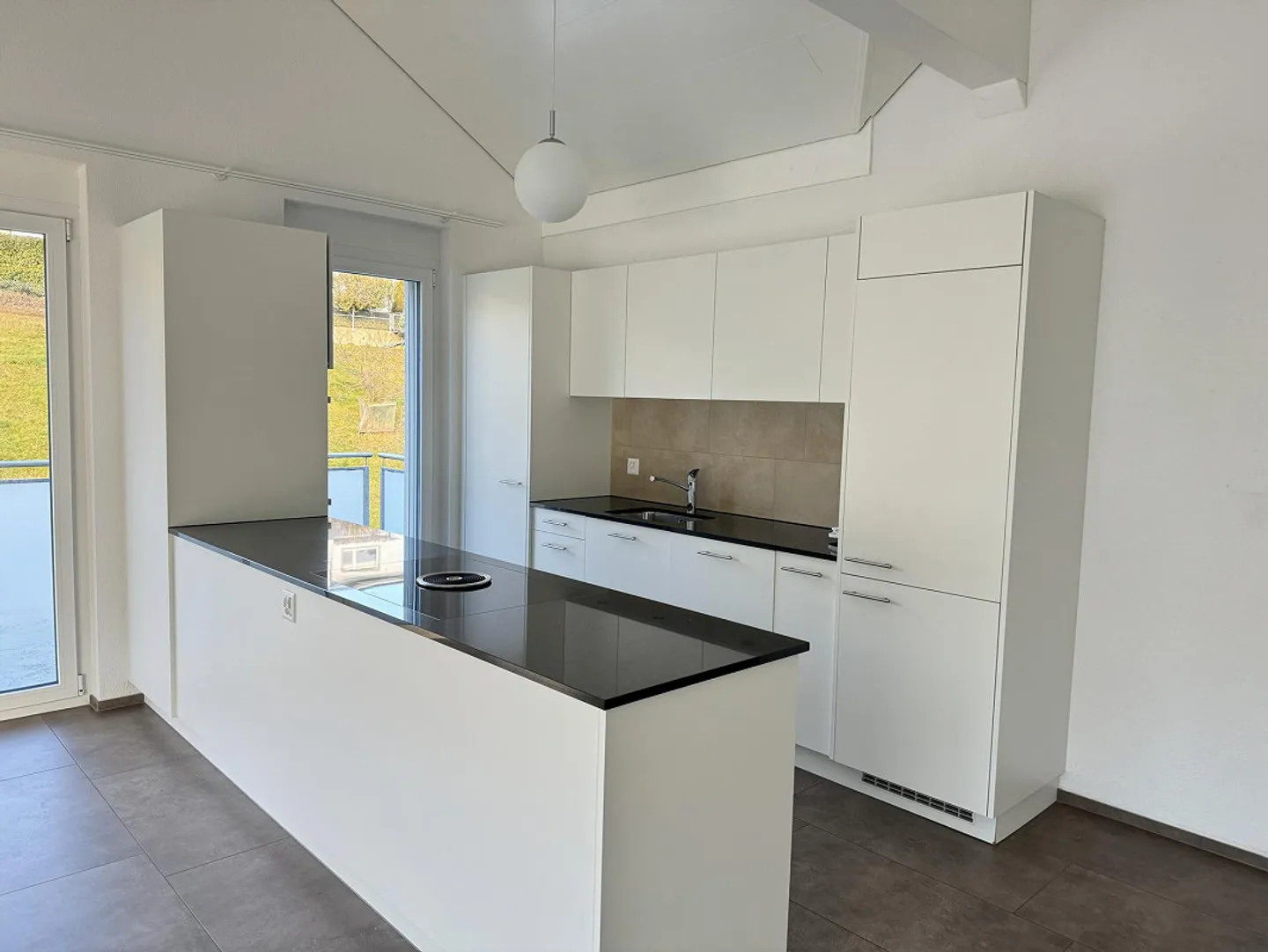 Appartement de 3,5 pièces à louer dans les combles - Photo 1 sur 12