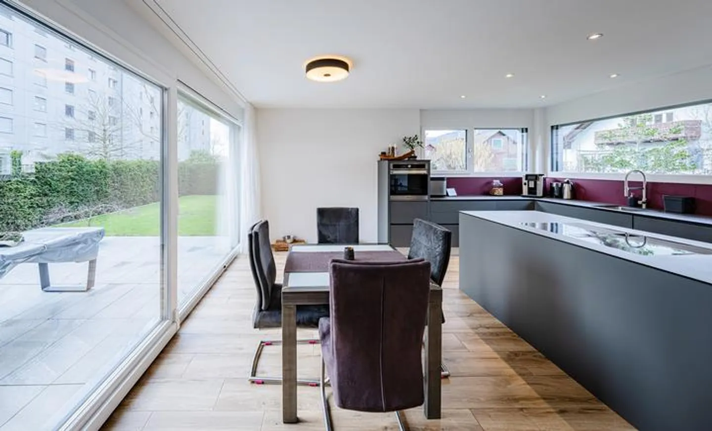 Elegantes Familienhaus mit Terrasse - Foto 4 von 9