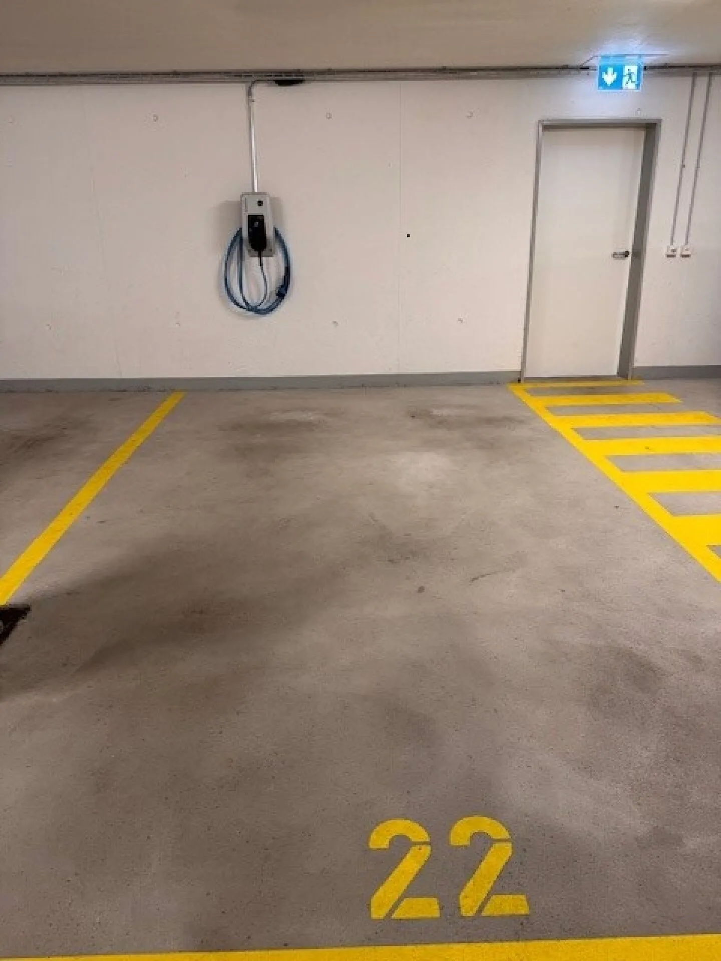 Modern penthouse apartment with single-family home character - bank approved - Photo 25 of 26