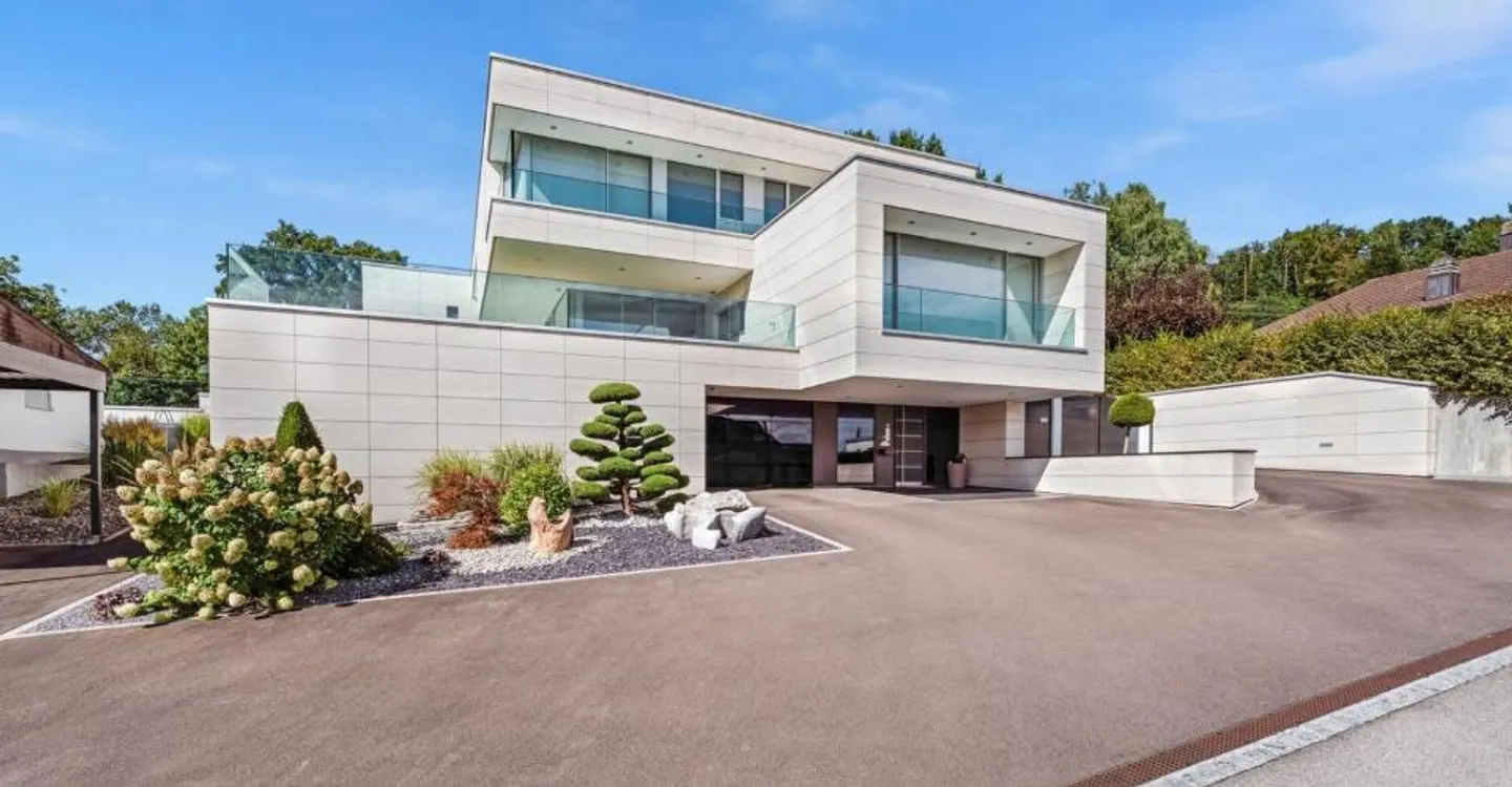 Außergewöhnliche Villa - Zeitgenössisches Design und Hochwertige Annehmlichkeiten - Foto 1 von 11
