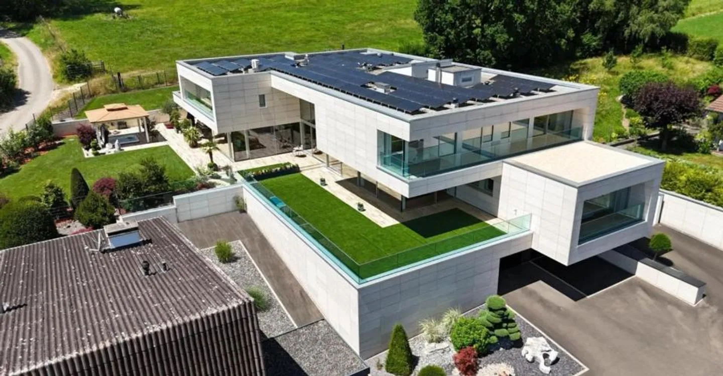 Außergewöhnliche Villa - Zeitgenössisches Design und Hochwertige Annehmlichkeiten - Foto 2 von 11