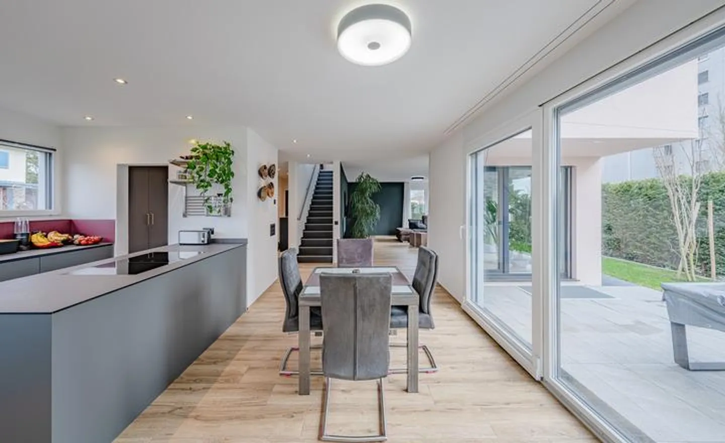 Elegantes Familienhaus mit Terrasse - Foto 5 von 9