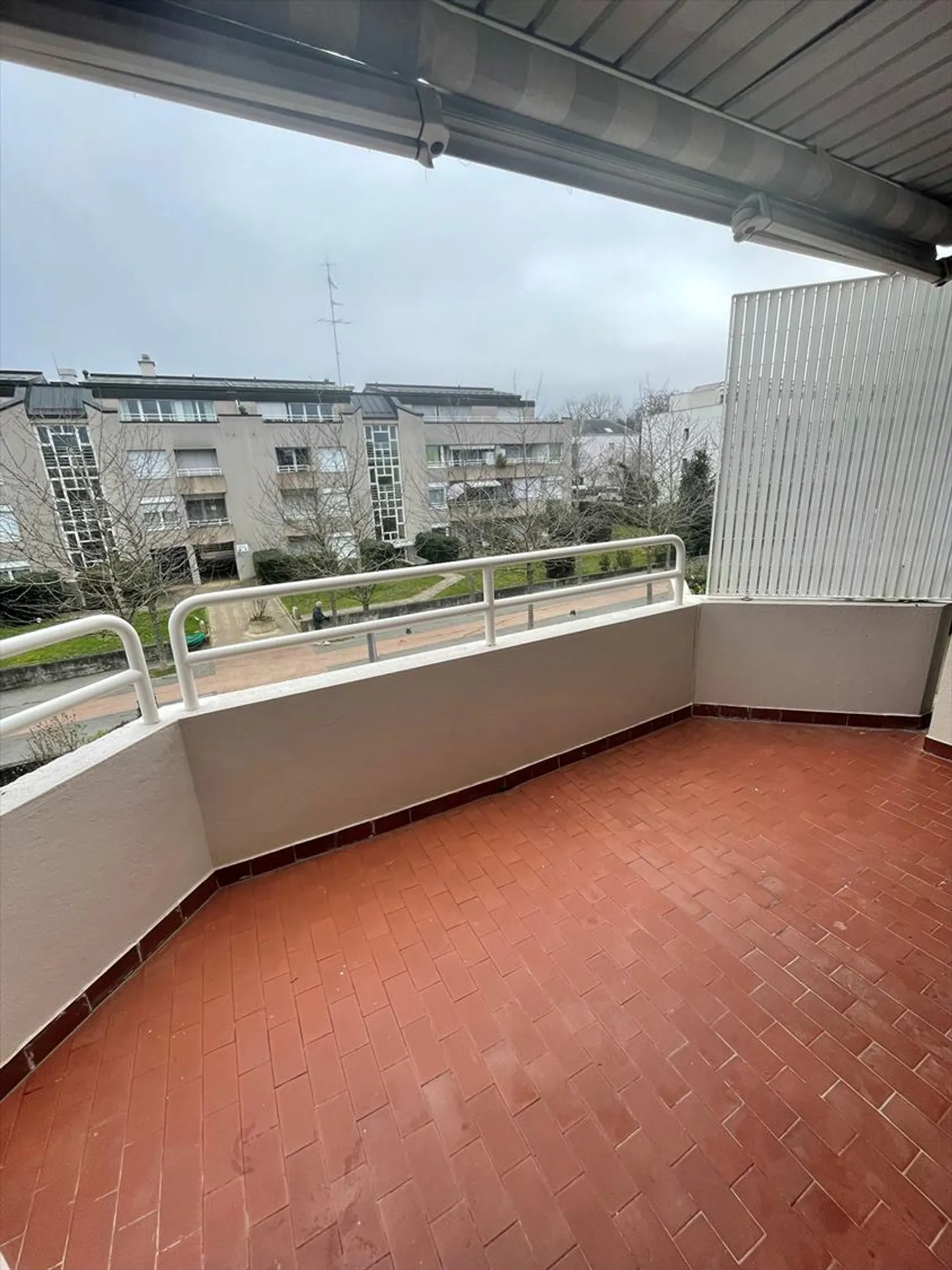 Apartment for rent - Photo 3 of 3