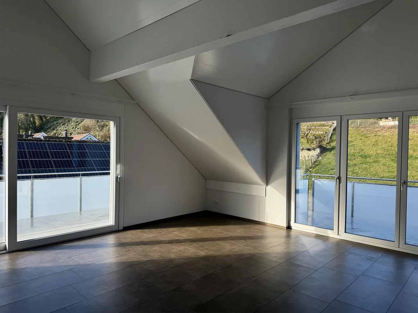 Appartement de 3,5 pièces à louer dans les combles - Photo 2 sur 12