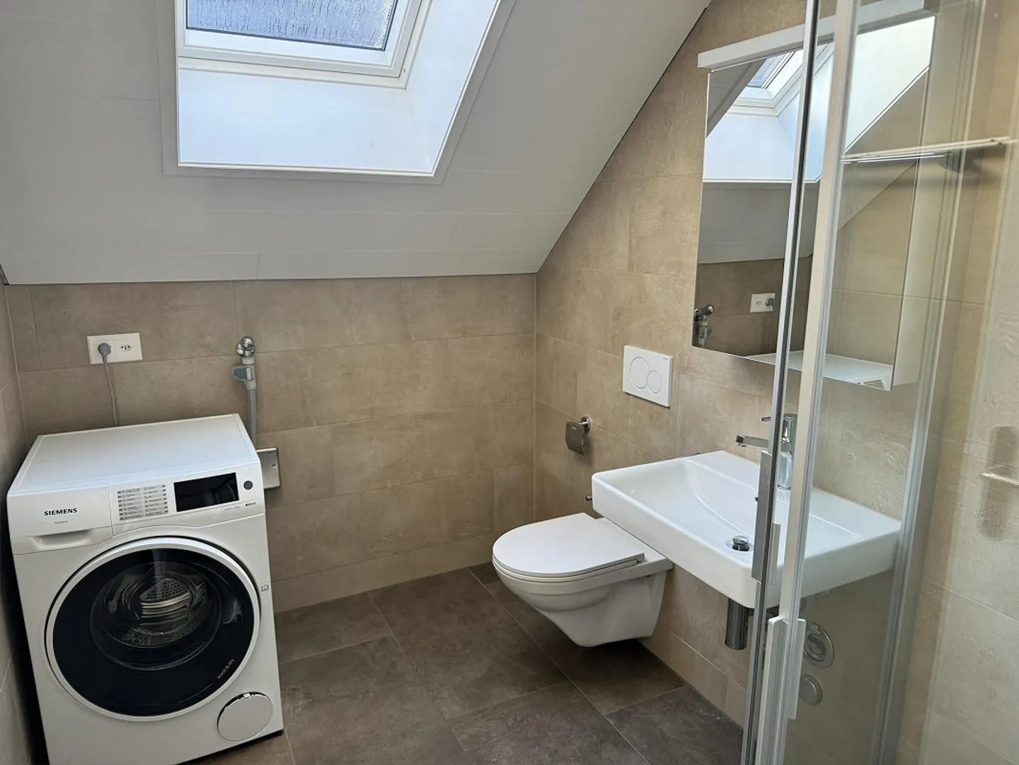 Appartement de 3,5 pièces à louer dans les combles - Photo 3 sur 12