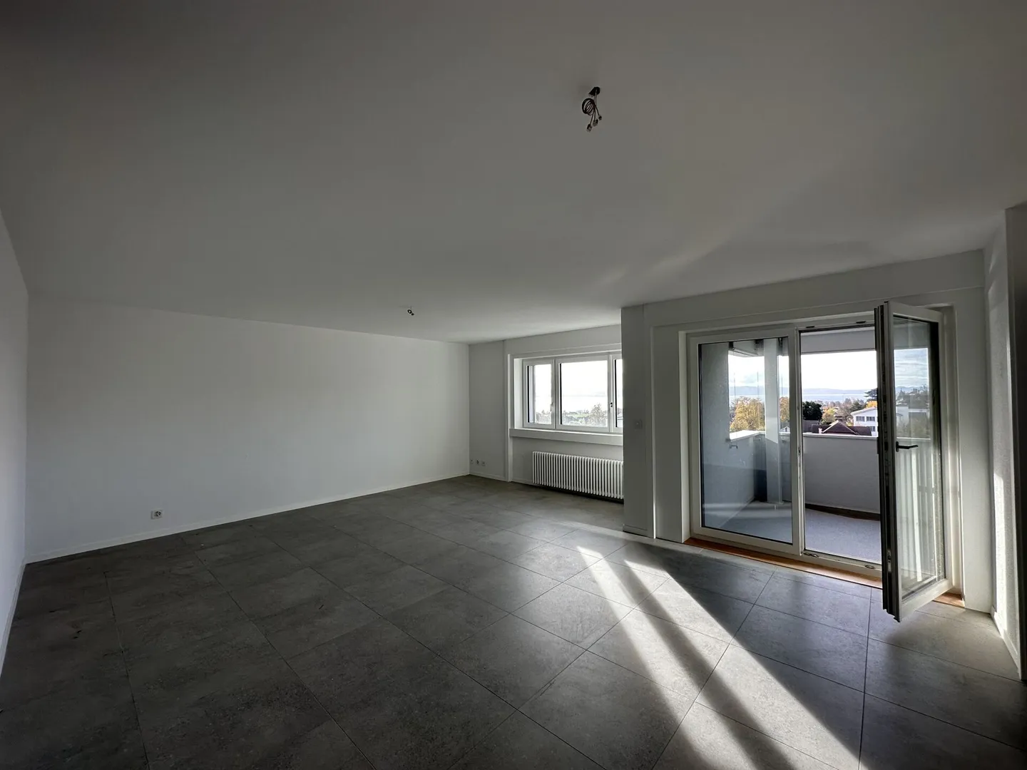 Bel appartement de 3,5 pièces entièrement rénové ! - Photo 4 sur 9