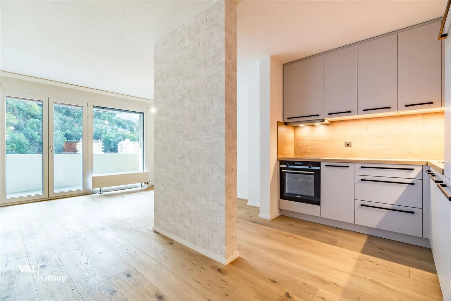 Modernes Wohnen mit Renditechance - sanierte 4œ-Zimmer-Wohnung mit separatem Stu - Foto 1 von 13