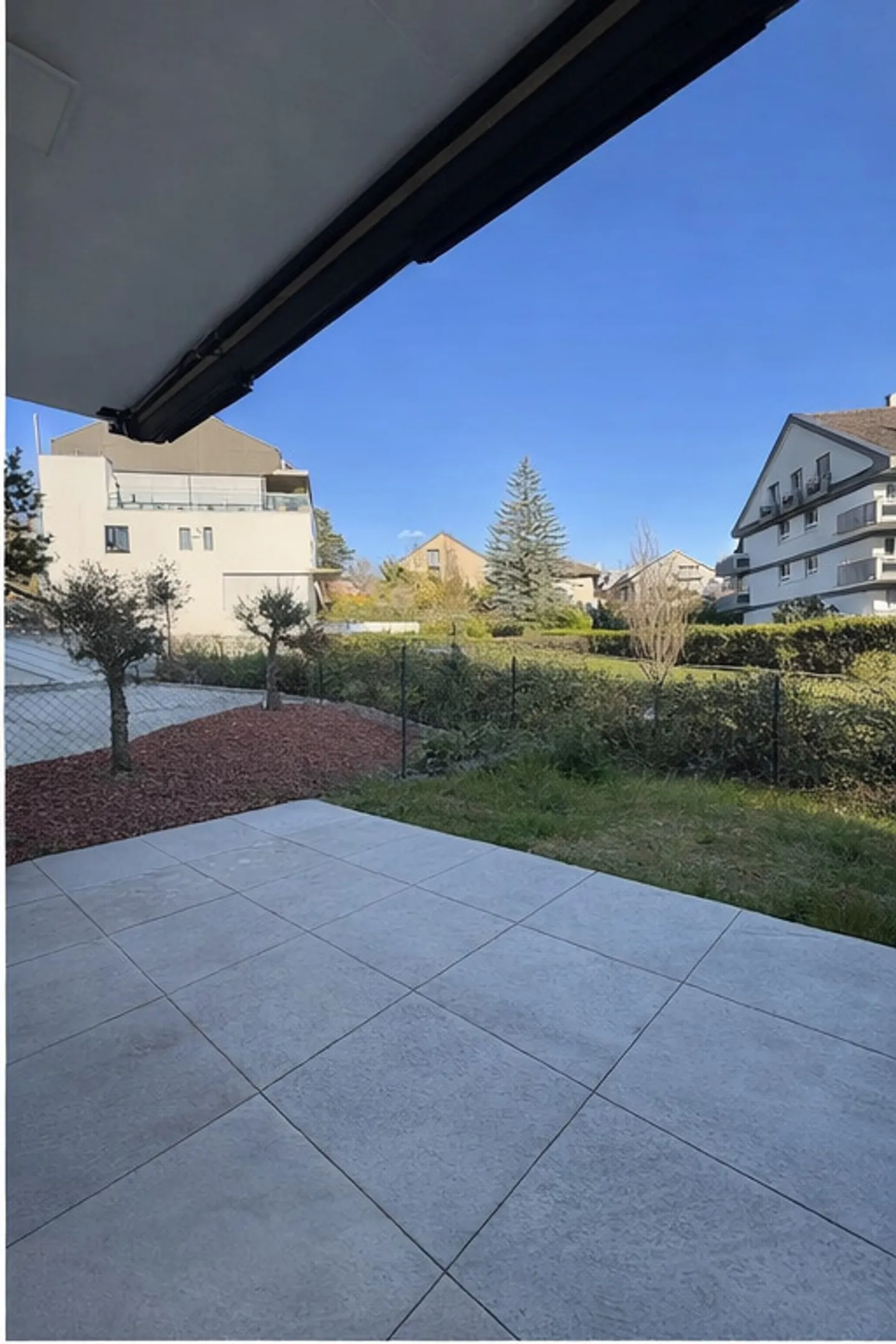 Studio luminoso a Vevey con terrazza privata - Foto 1 di 5