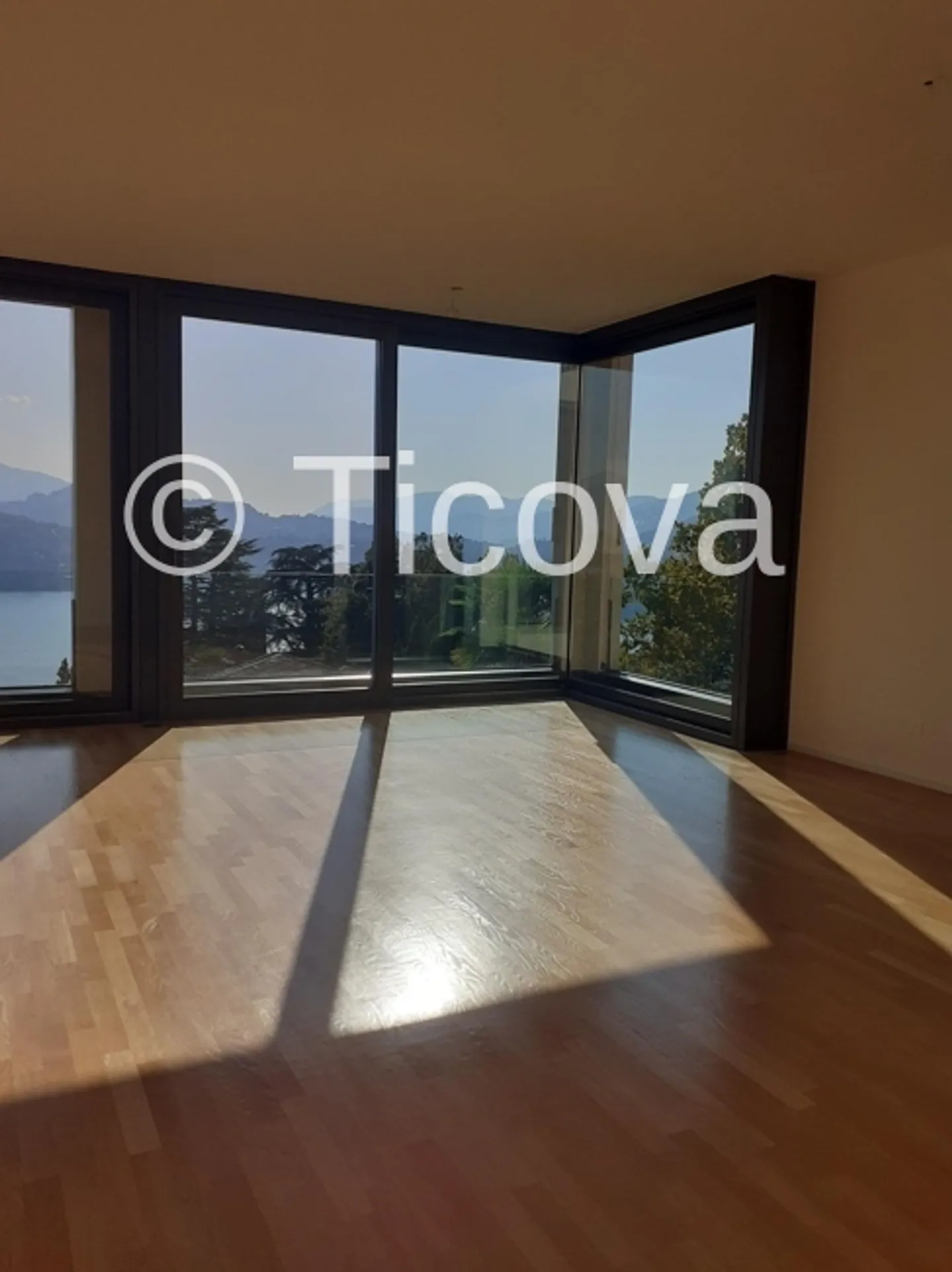 Appartamento soleggiato con piscina - Foto 2 di 9