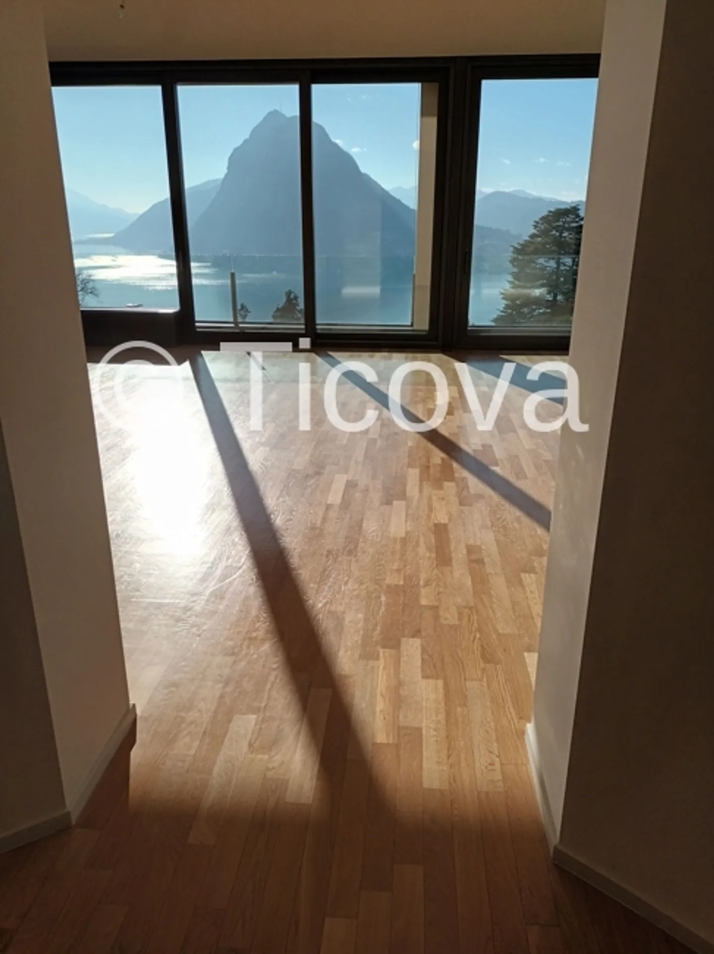 Appartamento soleggiato con piscina - Foto 4 di 9