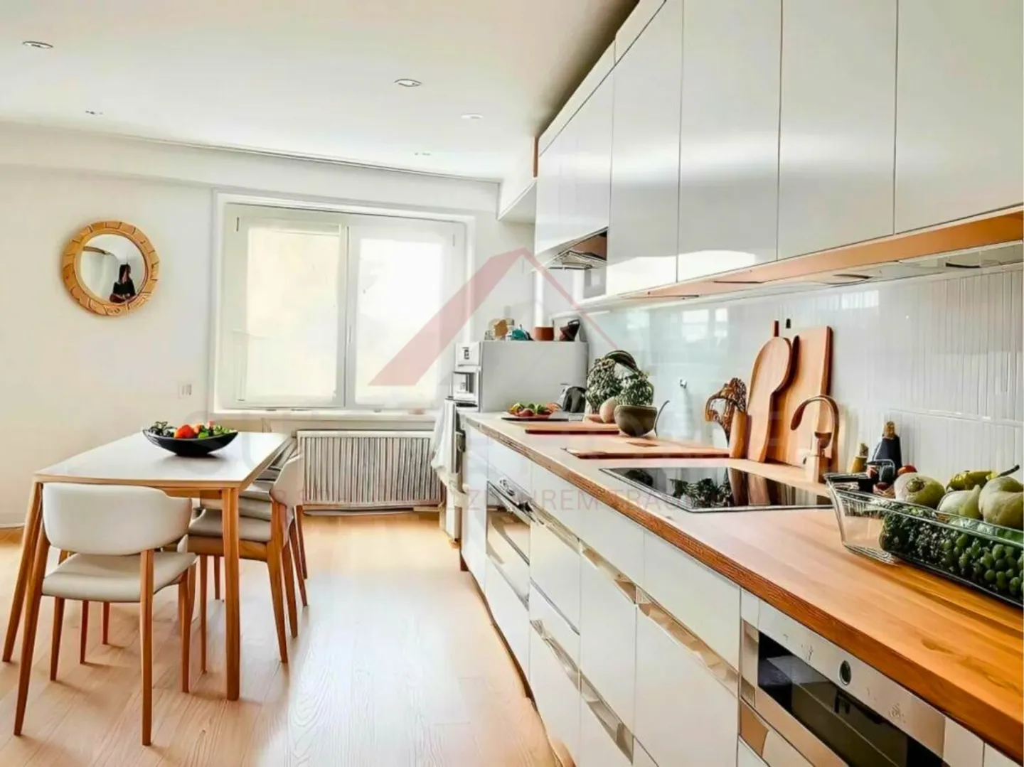 Elegante Wohnung im Dachgeschoss - Foto 2 von 6