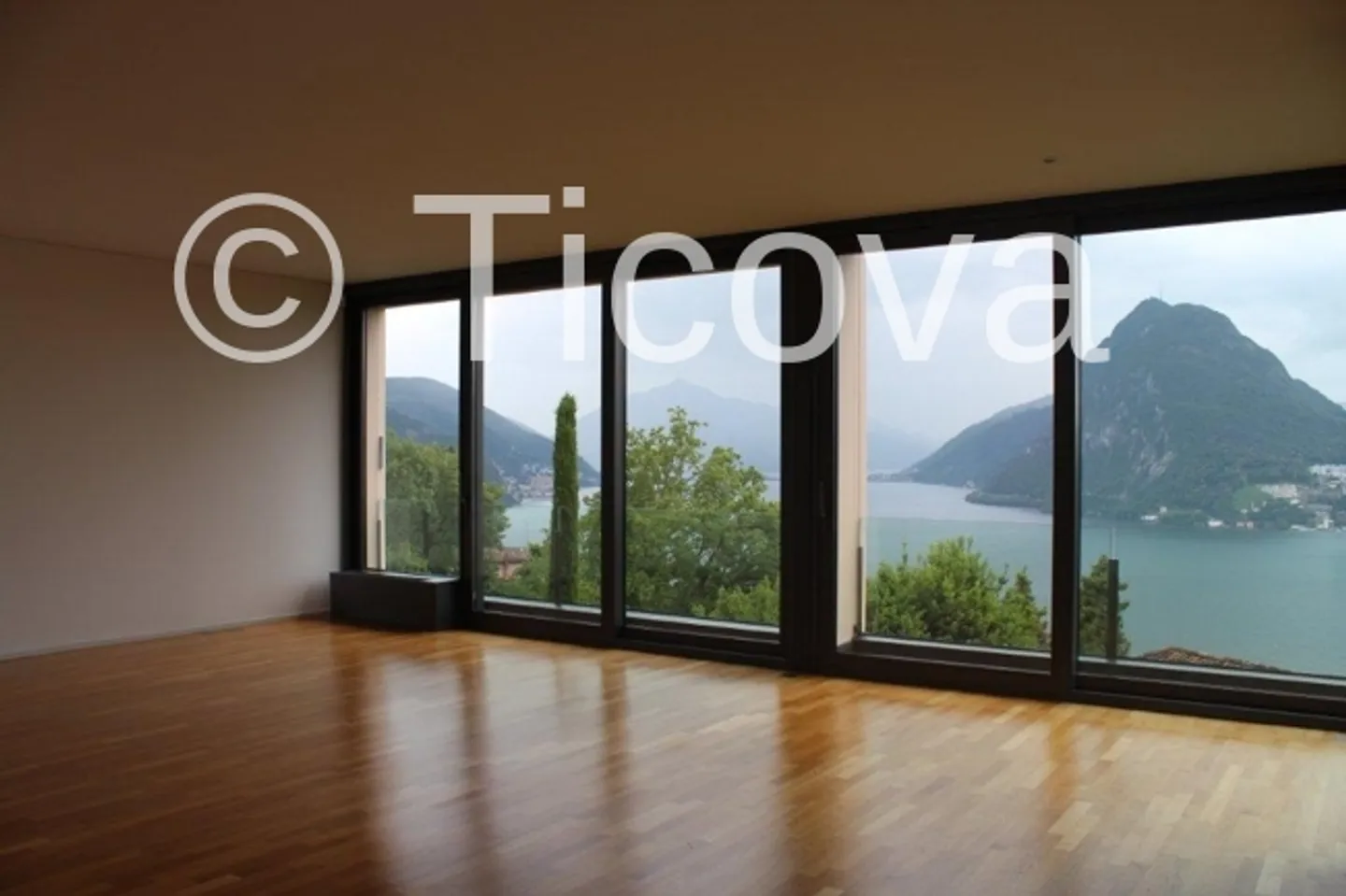 Appartamento soleggiato con piscina - Foto 1 di 9