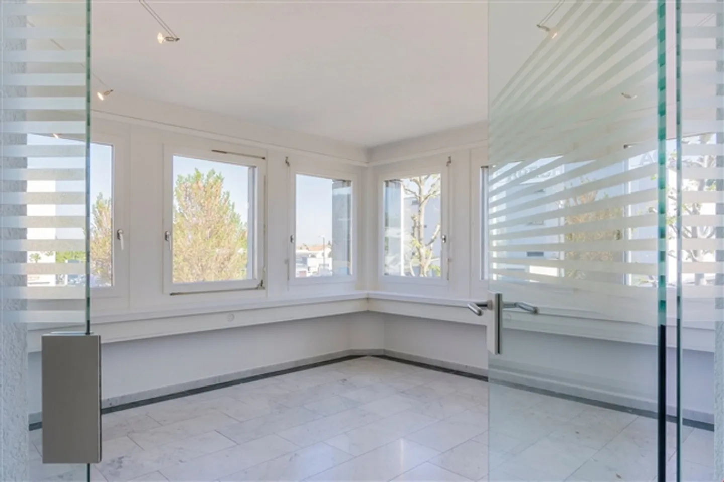 Spazi di pratica moderni in affitto a Gümligen - Foto 11 di 13