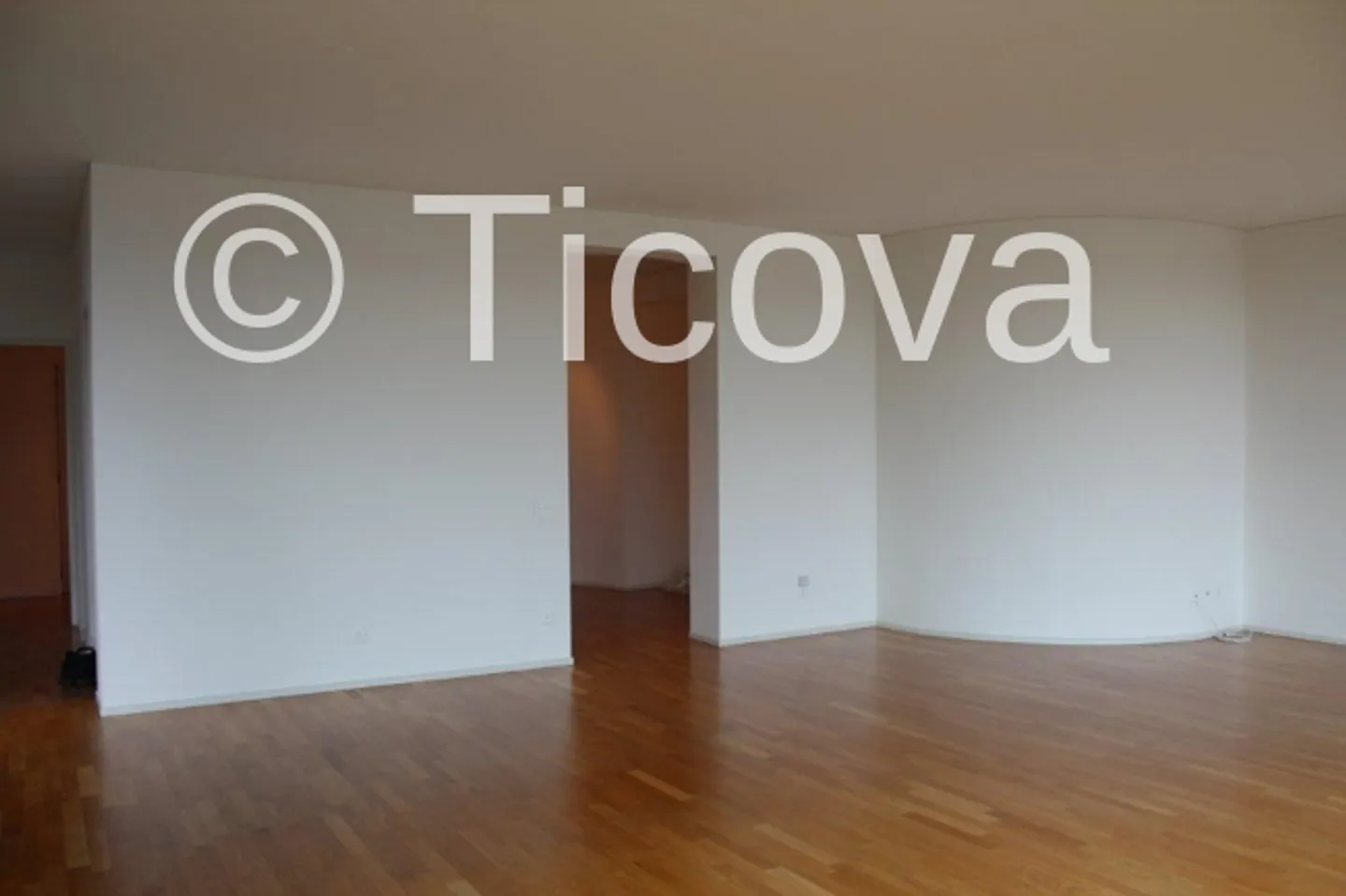 Appartamento soleggiato con piscina - Foto 6 di 9