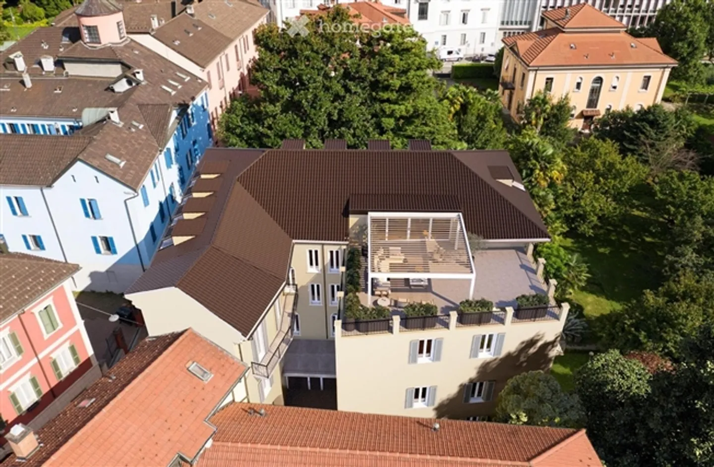 Bâtiment historique au centre avec des appartements de 2,5 à 4,5 pièces - Photo 3 sur 9
