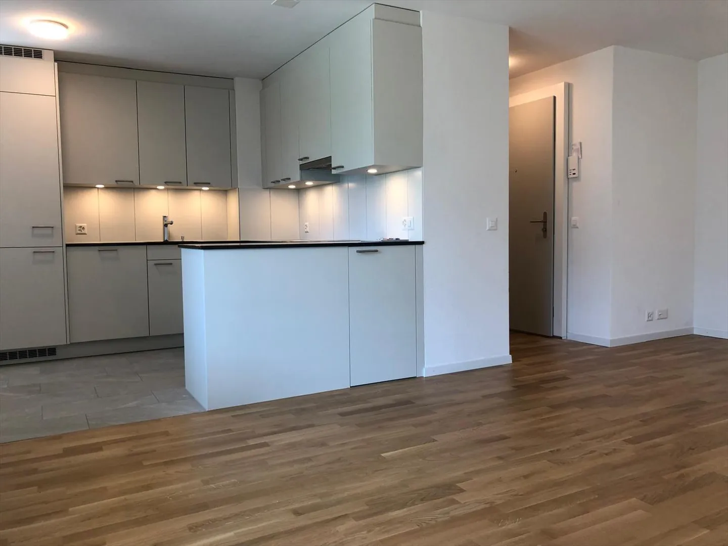 2.5-room apartment - Photo 2 of 6