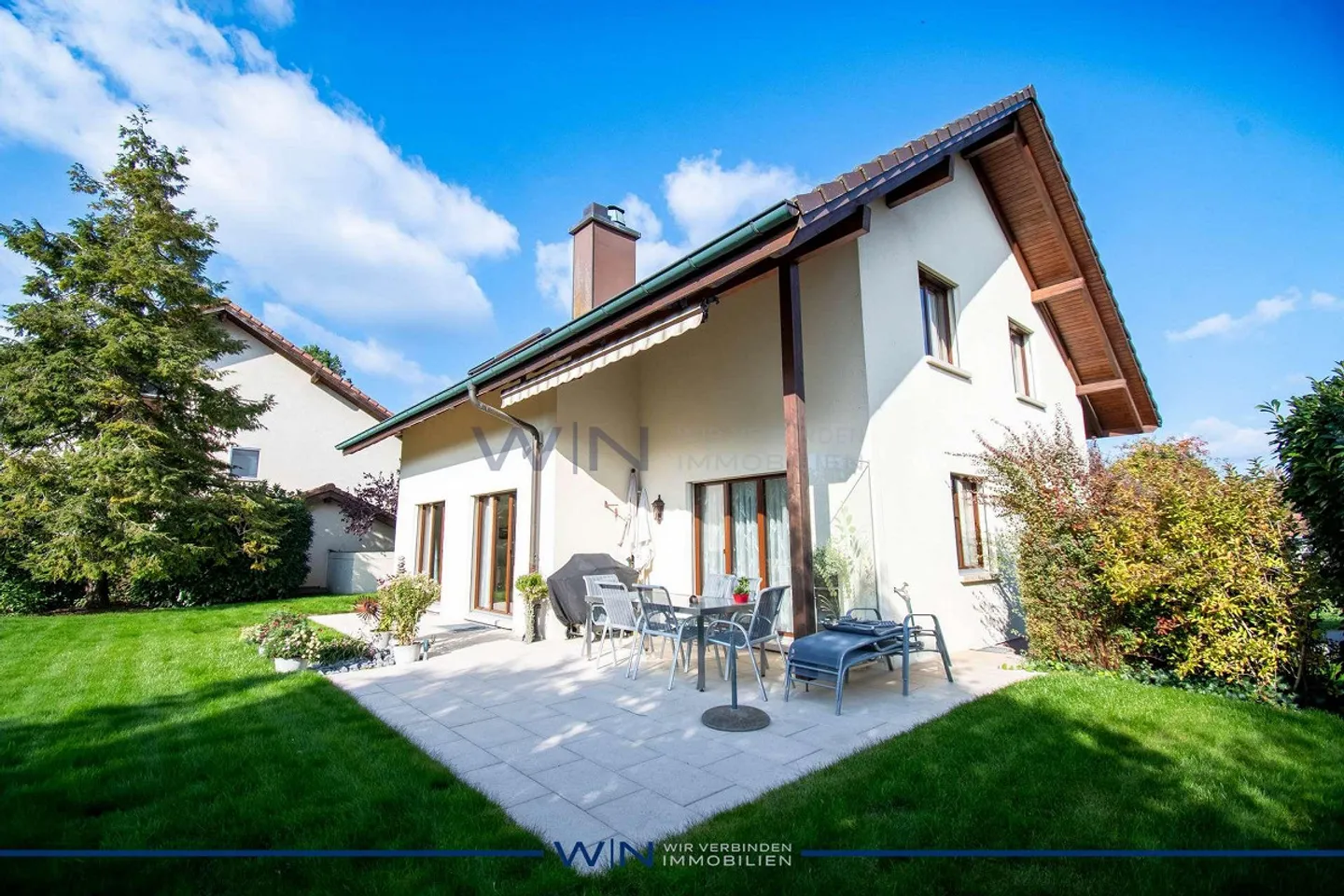 Single house for sale - Photo 1 of 12