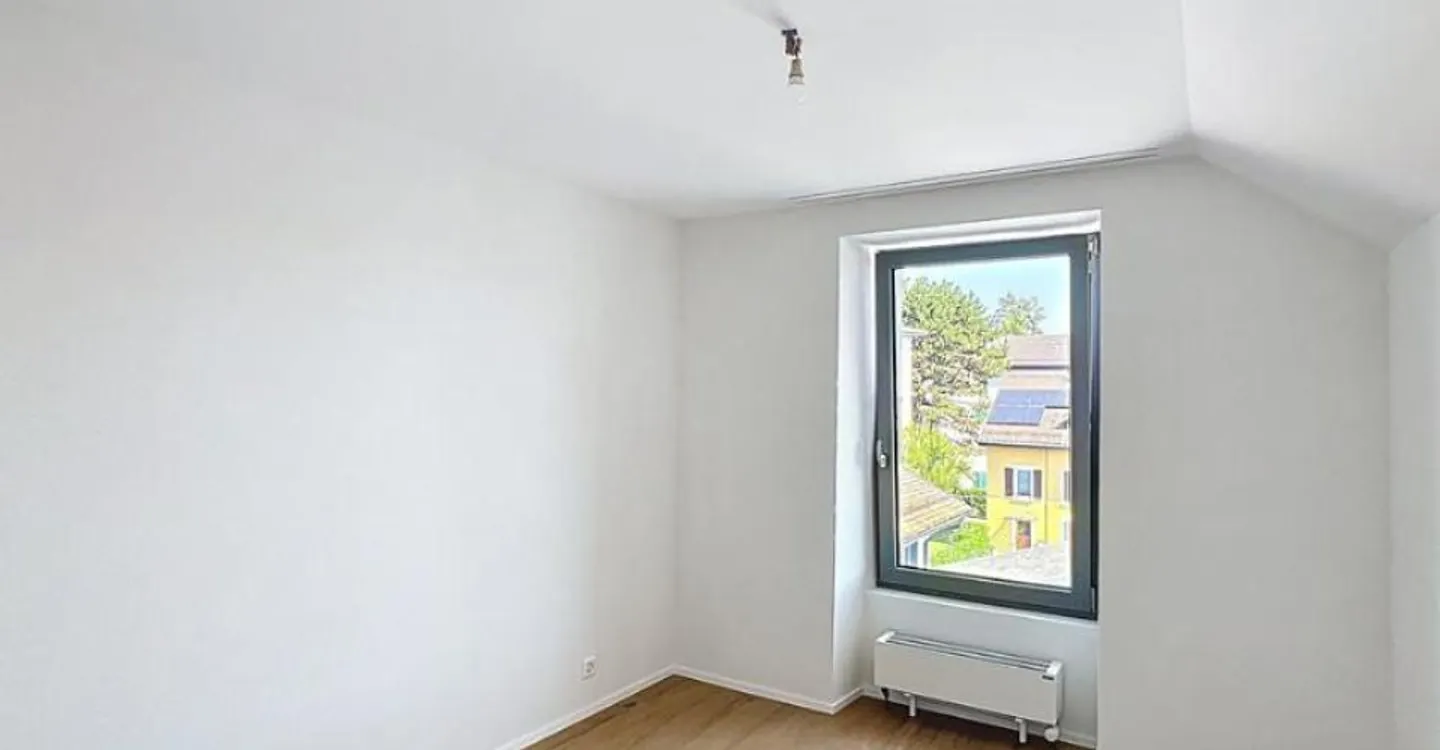 Mixed-Use Building in Bussigny - Photo 10 of 12
