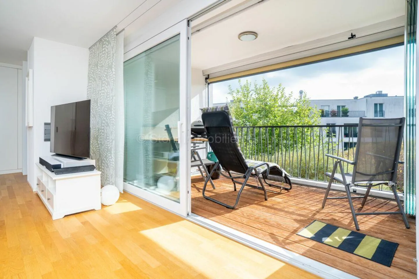 Modern Living with Comfort - 2.5-Room Apartment with Loggia - Photo 2 of 18
