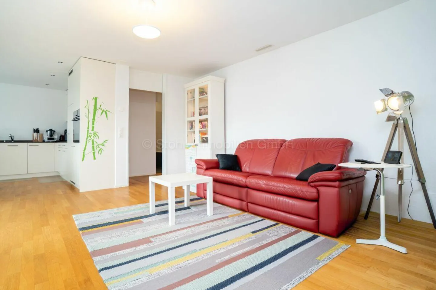Modern Living with Comfort - 2.5-Room Apartment with Loggia - Photo 3 of 18