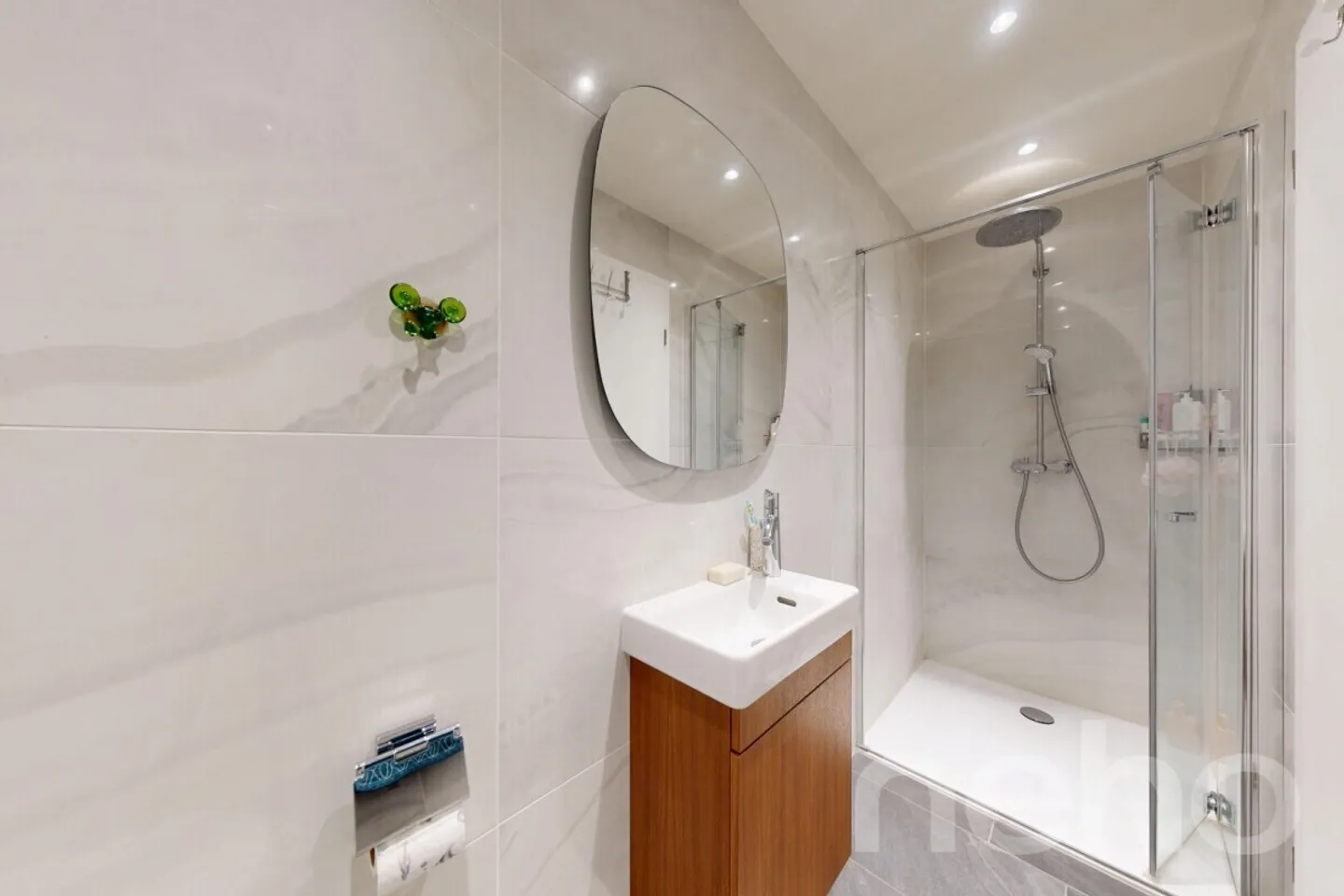 Stunning semi-detached house with breathtaking views of the forest - Photo 10 of 12