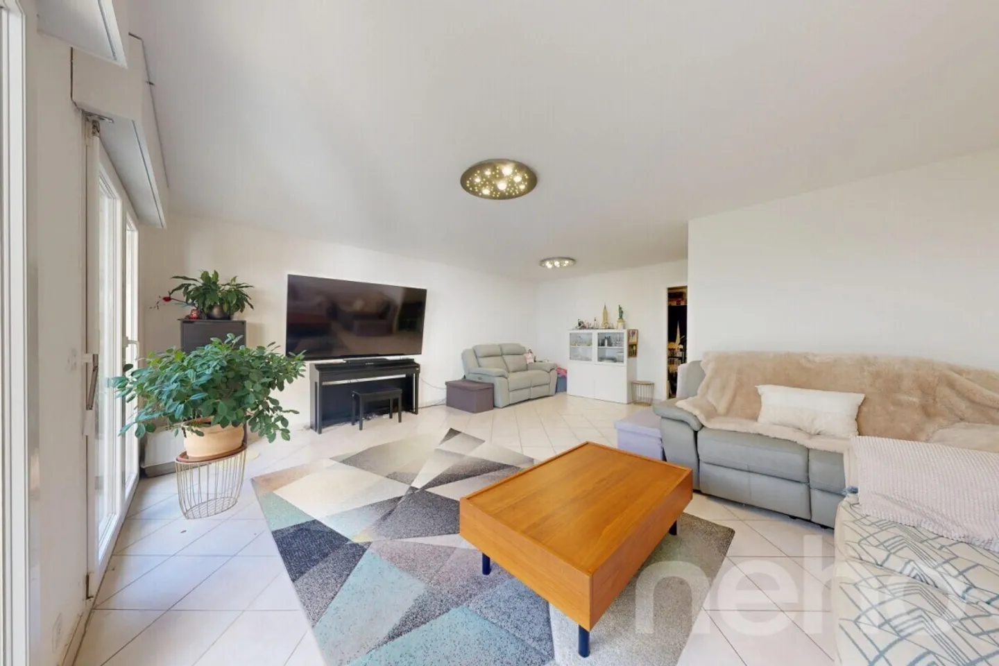 Stunning semi-detached house with breathtaking views of the forest - Photo 11 of 12