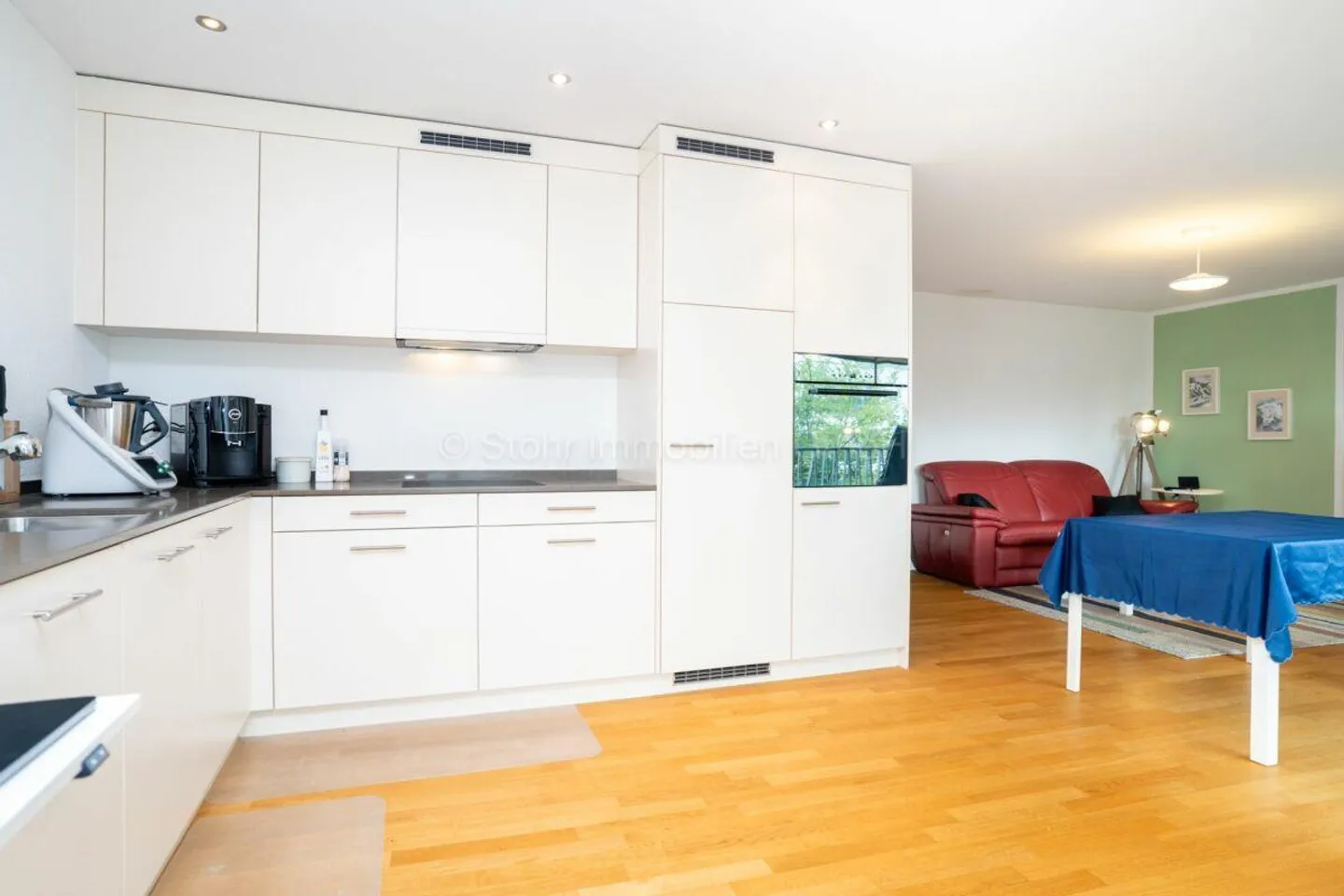 Modern Living with Comfort - 2.5-Room Apartment with Loggia - Photo 6 of 18