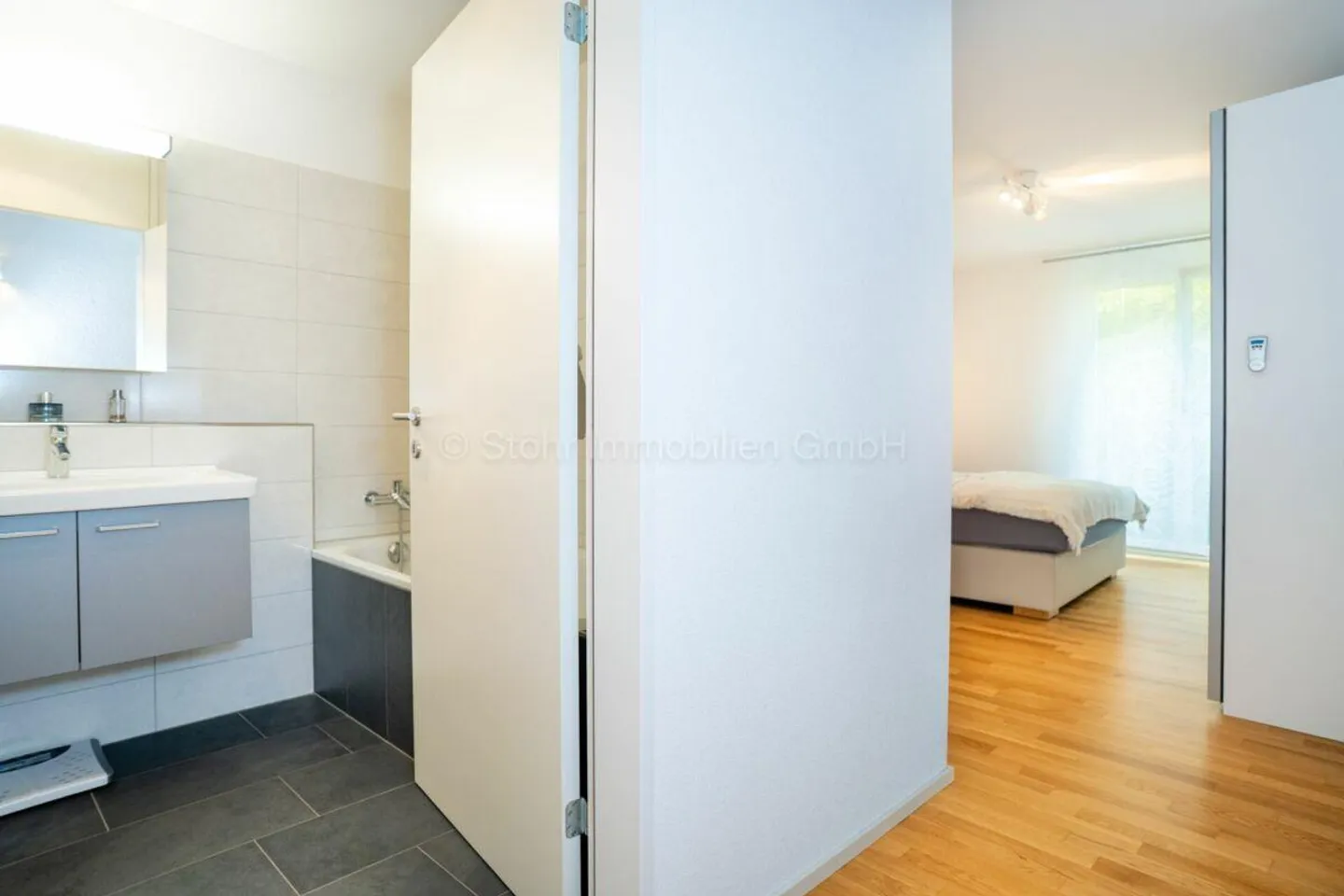 Modern Living with Comfort - 2.5-Room Apartment with Loggia - Photo 9 of 18