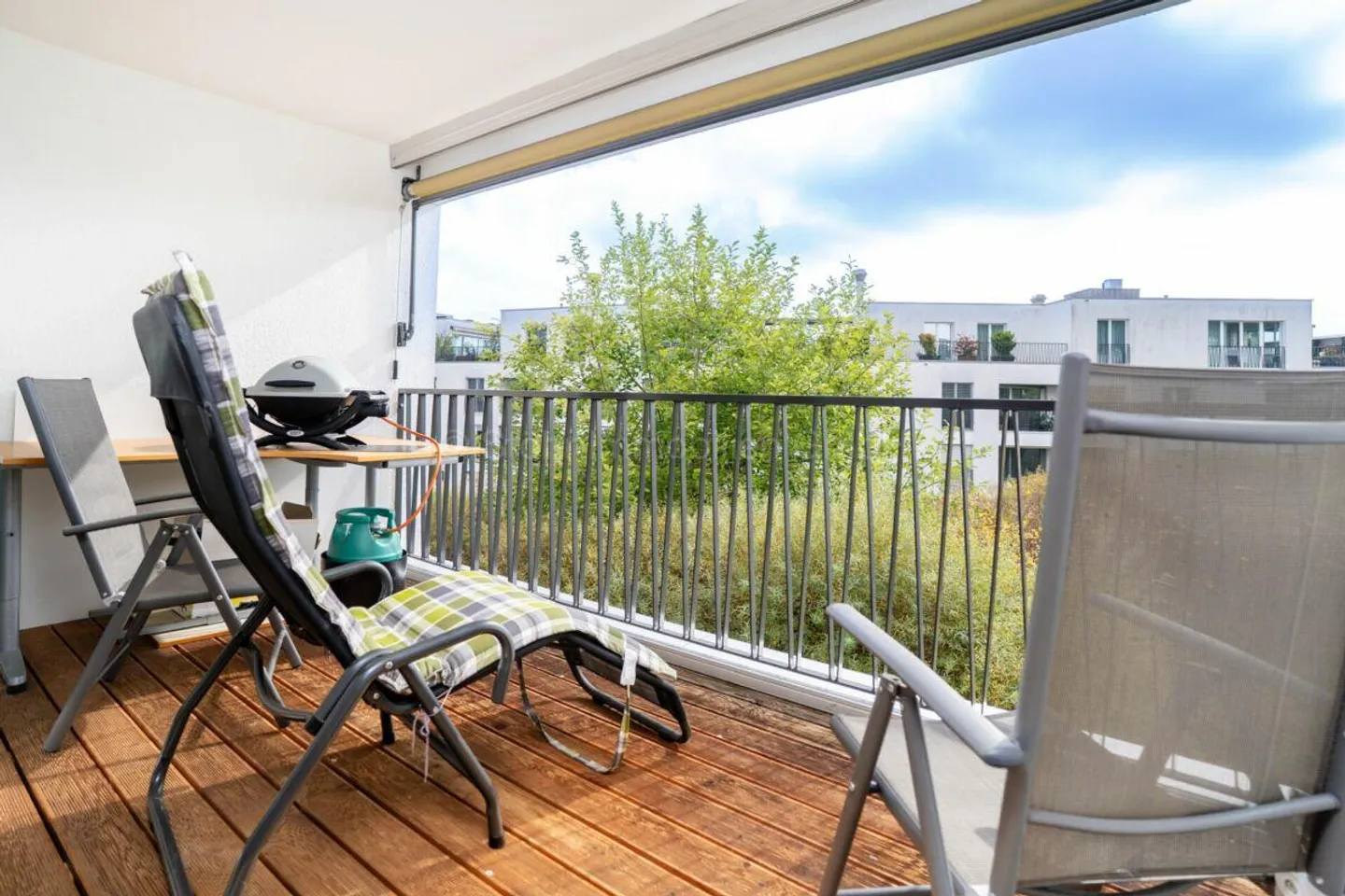 Modern Living with Comfort - 2.5-Room Apartment with Loggia - Photo 15 of 18