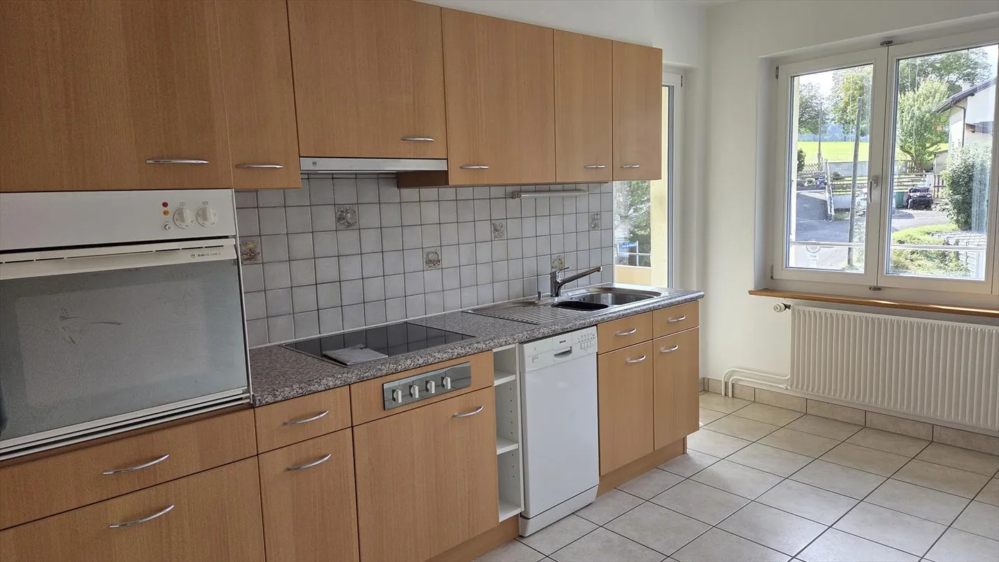 Wohnung in einem kleinen 3-stöckigen Gebäude. - Foto 1 von 11