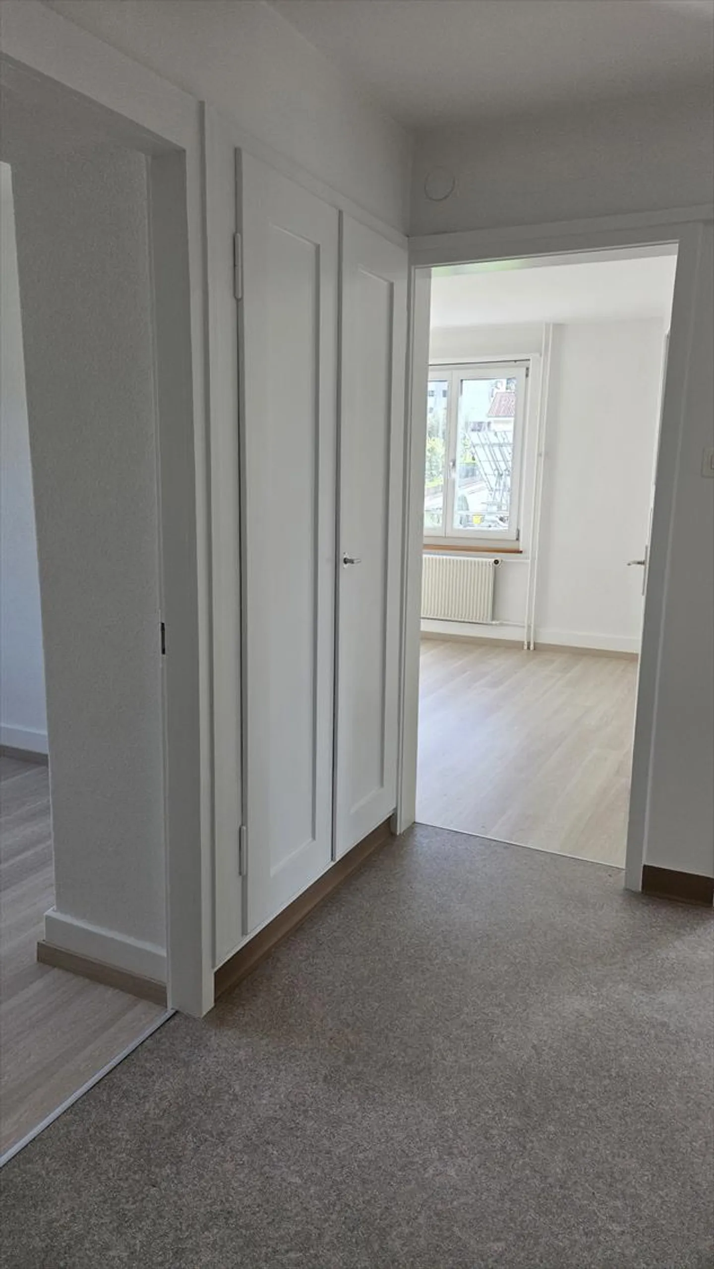 Wohnung in einem kleinen 3-stöckigen Gebäude. - Foto 3 von 11