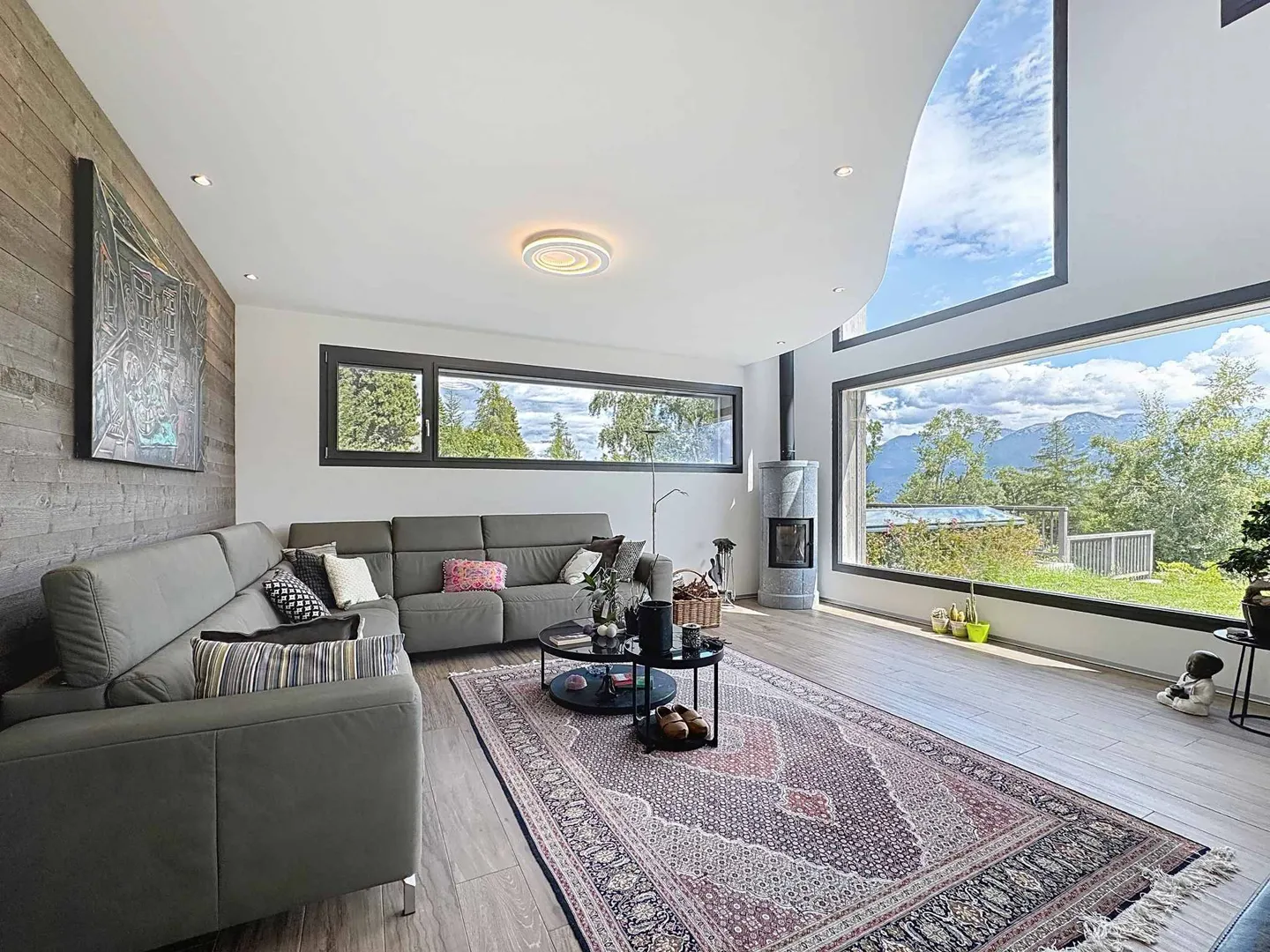 Exceptional chalet on 3 levels with indoor pool/wellness area - Photo 2 of 13