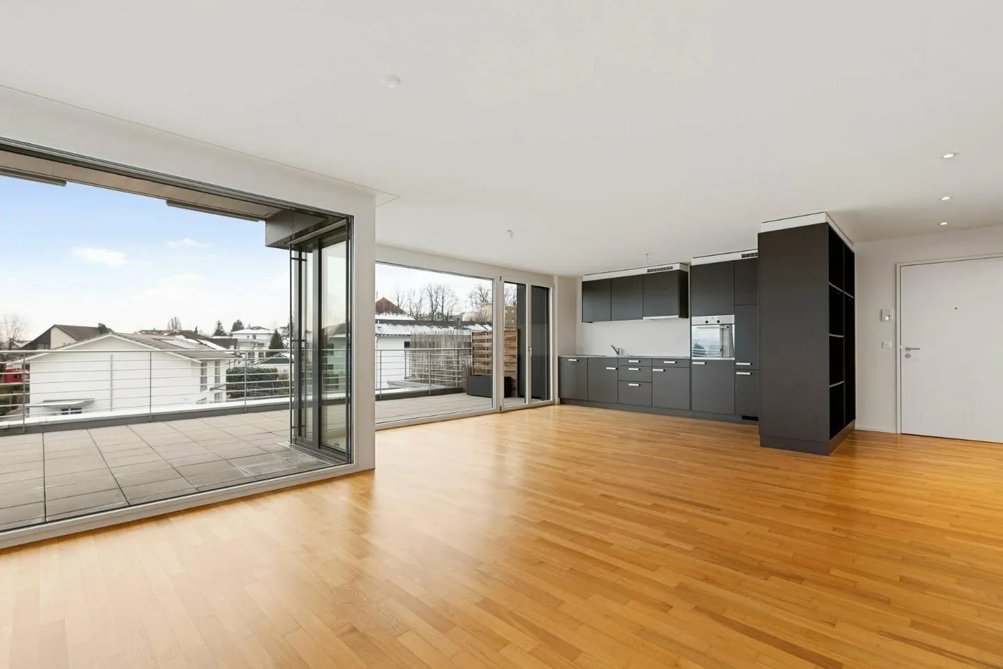 Modern penthouse apartment with beautiful view! - Photo 2 of 9