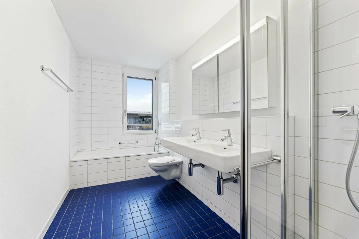 Modern penthouse apartment with beautiful view! - Photo 4 of 9