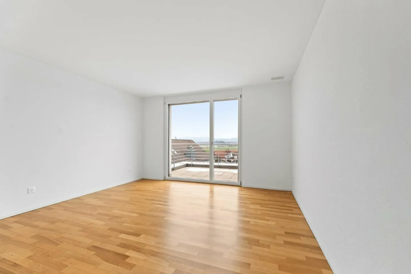 Modern penthouse apartment with beautiful view! - Photo 5 of 9