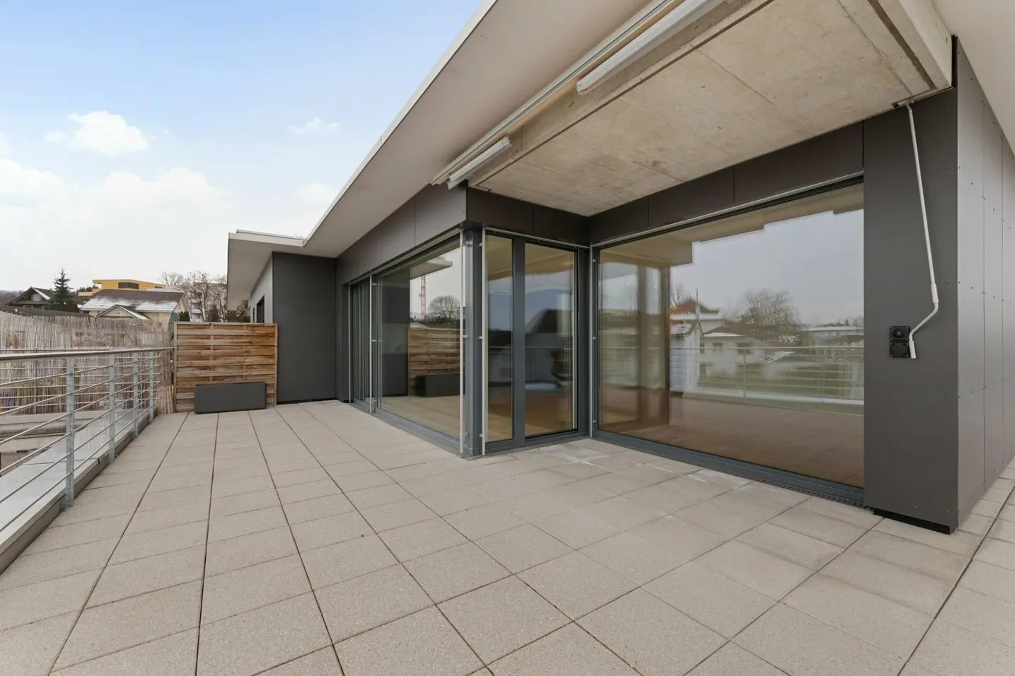 Modern penthouse apartment with beautiful view! - Photo 7 of 9