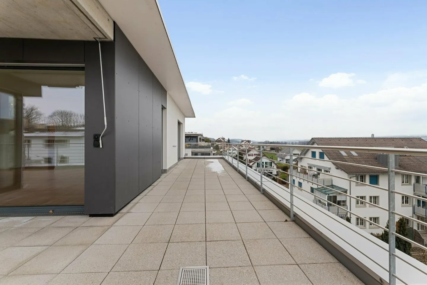 Modern penthouse apartment with beautiful view! - Photo 8 of 9