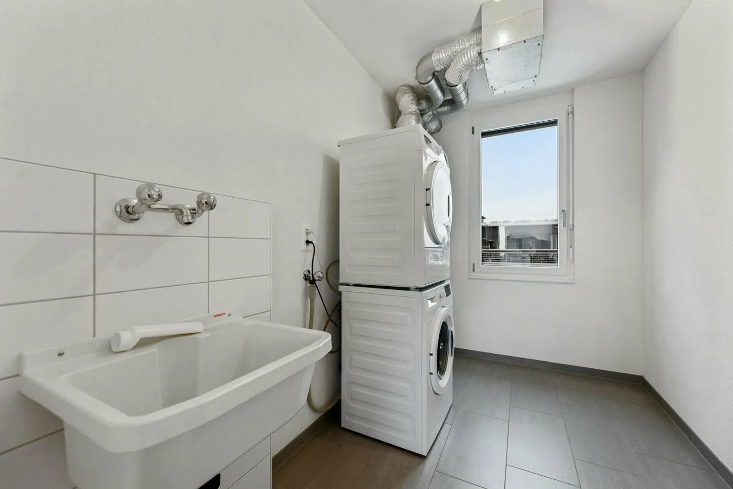 Modern penthouse apartment with beautiful view! - Photo 9 of 9