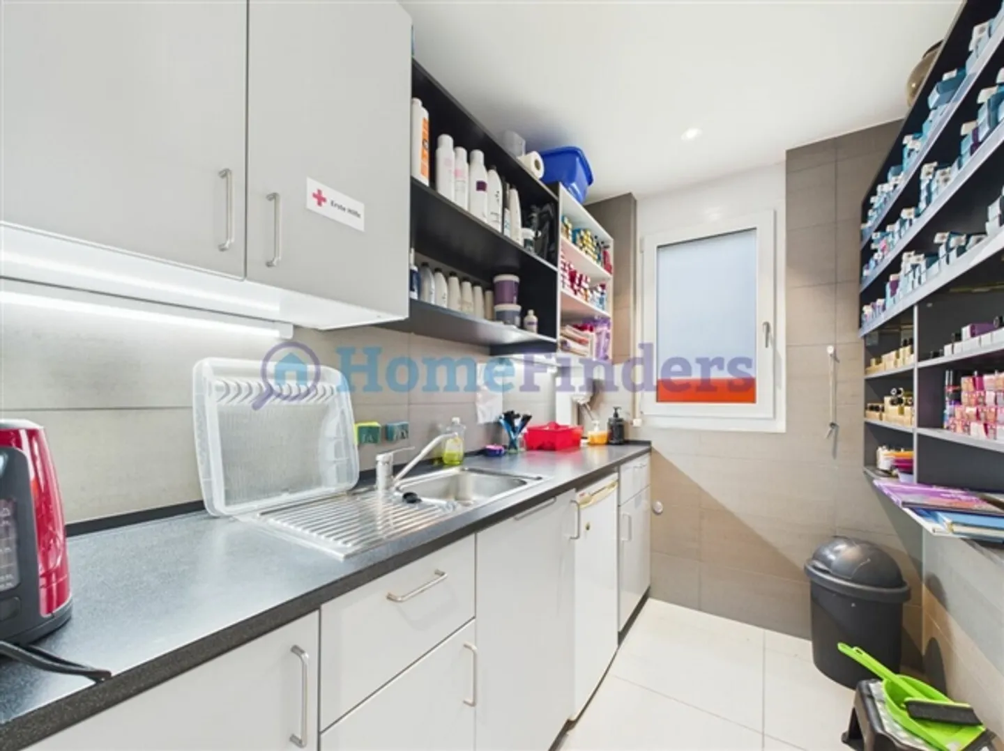 OPPORTUNITÉ UNIQUE AVEC UNE CLIENTÈLE DANS UN EMPLACEMENT CENTRAL ! - Photo 6 sur 8