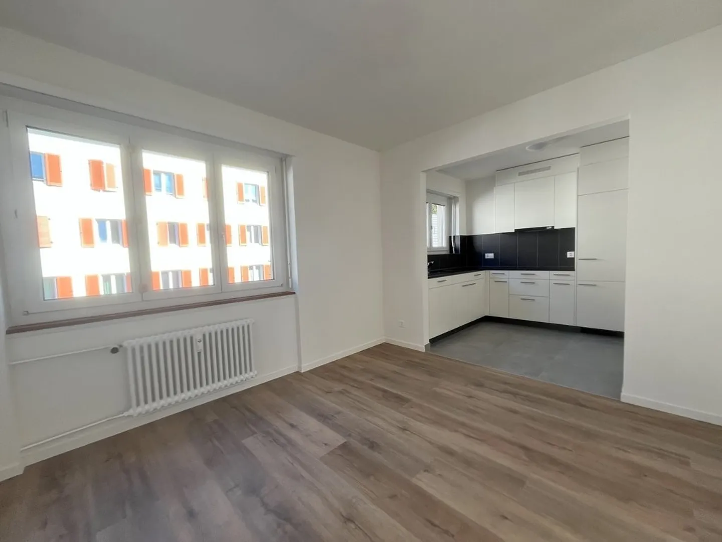 Spacious 3.5 rooms (approx. 90m2) and completely renovated with balcony! - Photo 3 of 7