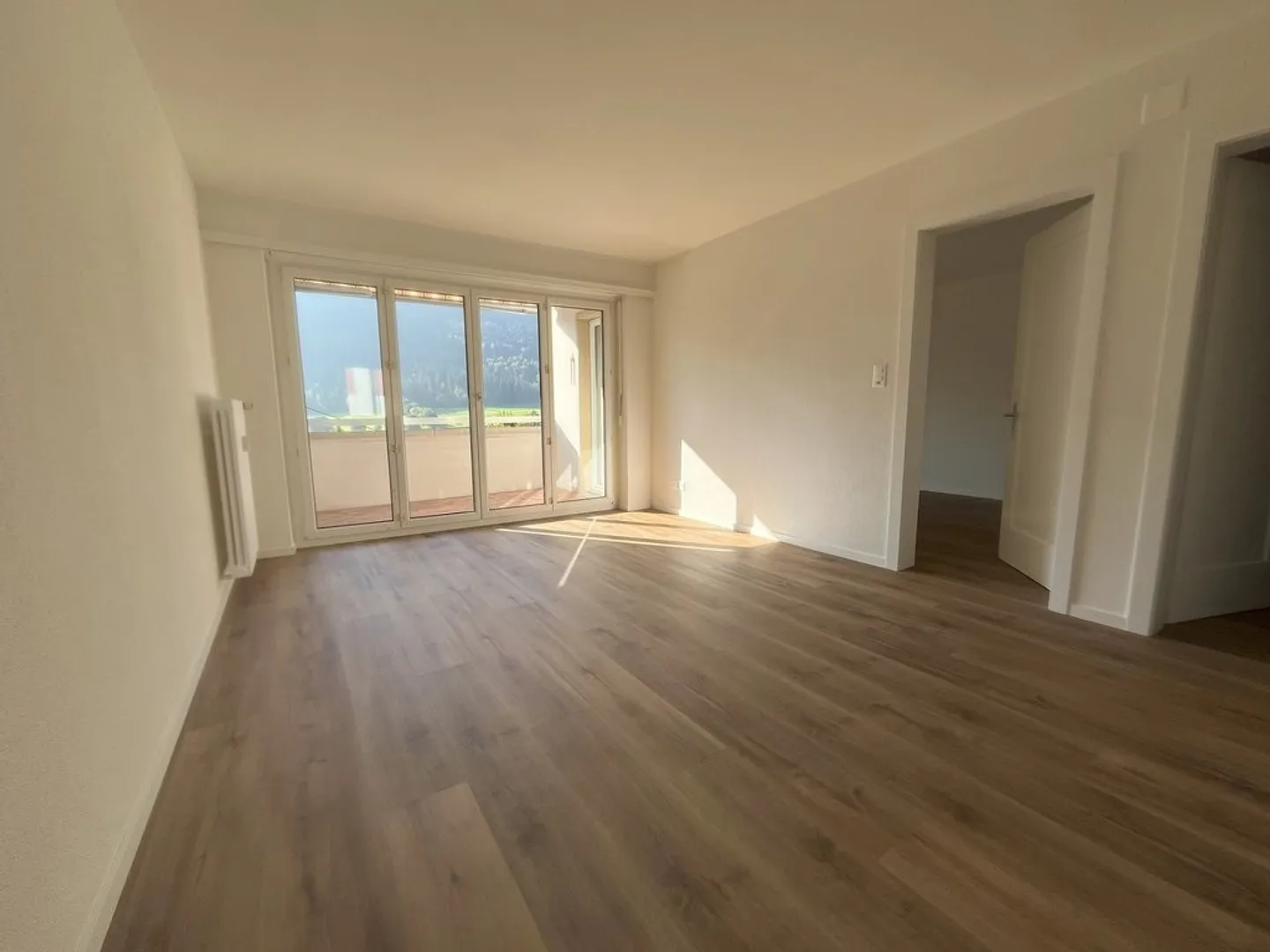 Spacious 3.5 rooms (approx. 90m2) and completely renovated with balcony! - Photo 4 of 7