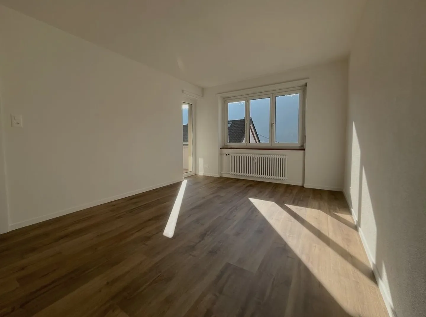 Spacious 3.5 rooms (approx. 90m2) and completely renovated with balcony! - Photo 5 of 7