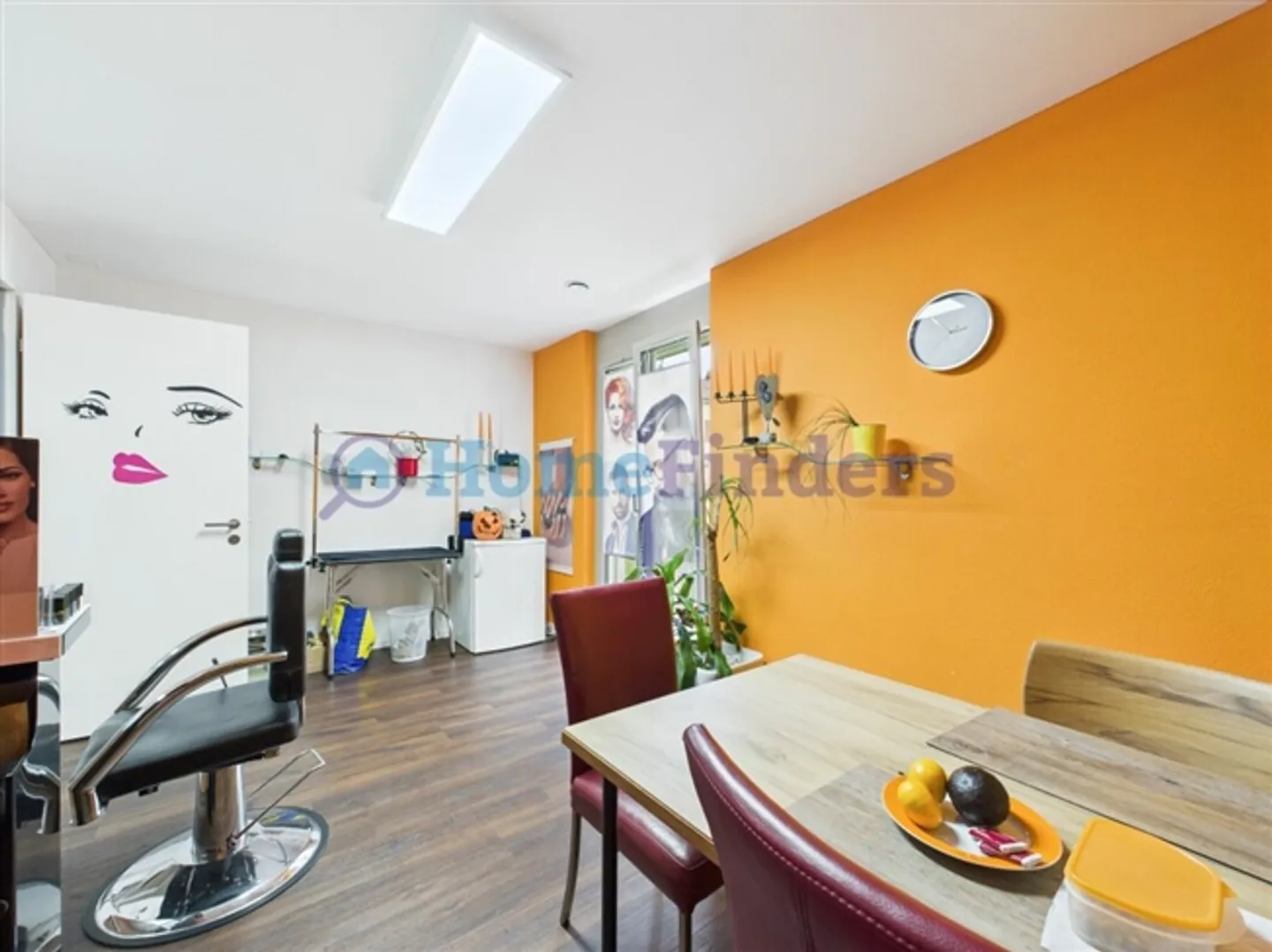 OPPORTUNITÉ UNIQUE AVEC UNE CLIENTÈLE DANS UN EMPLACEMENT CENTRAL ! - Photo 8 sur 8