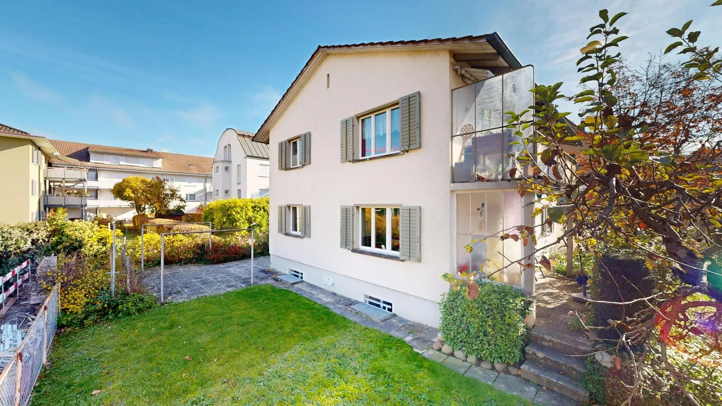 2-family house with potential in an attractive location in Wettingen - Photo 2 of 16