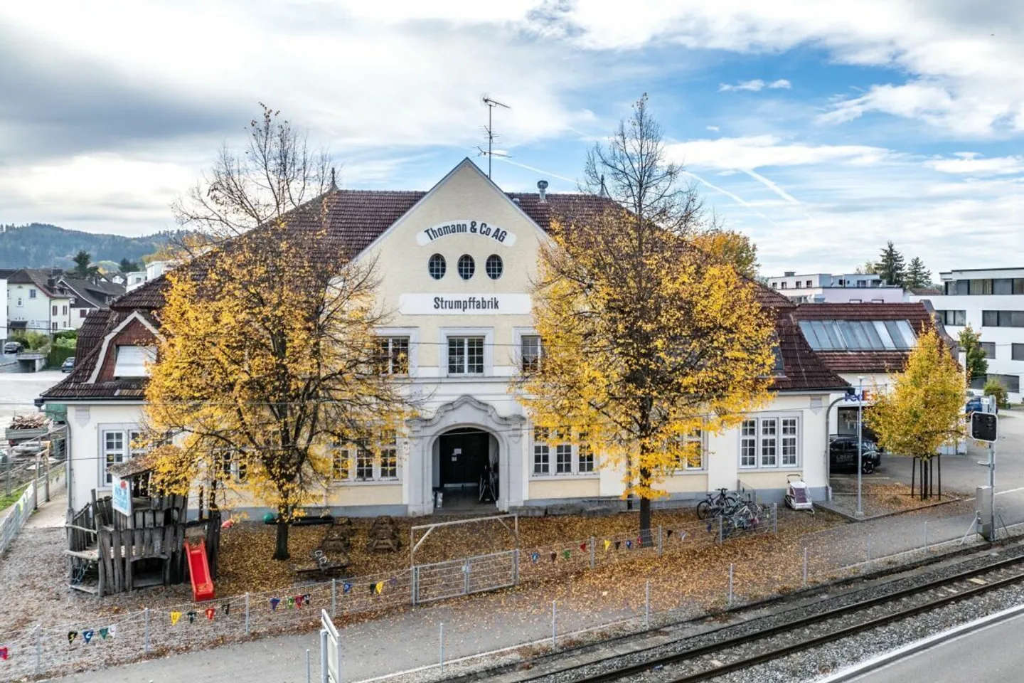 Yield property (commercial & living) with expansion reserve of around 700 m² of living space in a central location - Photo 5 of 13