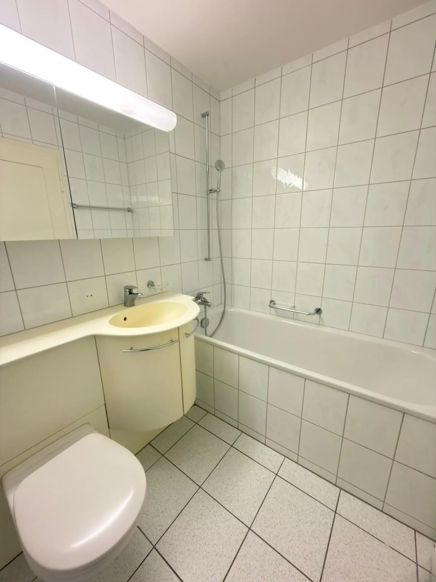Incantevole appartamento cittadino con balcone di 4 stanze - Foto 11 di 12