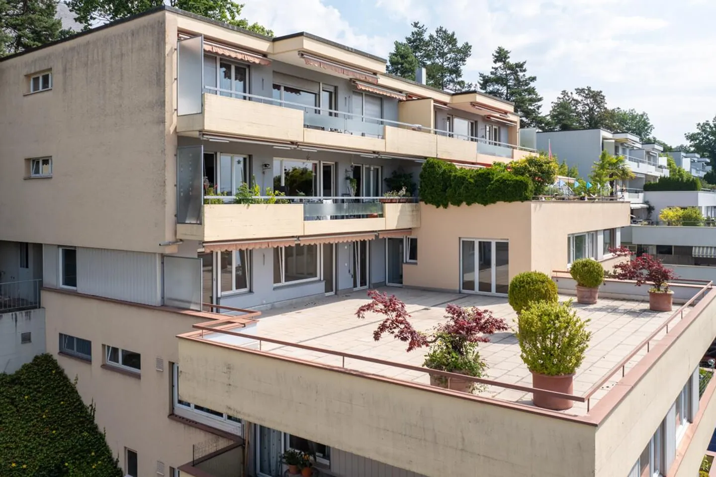 Grand appartement à Oberengstringen avec vue dégagée et beaucoup d'espace extérieur - Photo 4 sur 5